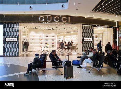 gucci negli aeroporti è scontato|gucci fiumicino terminal 3.